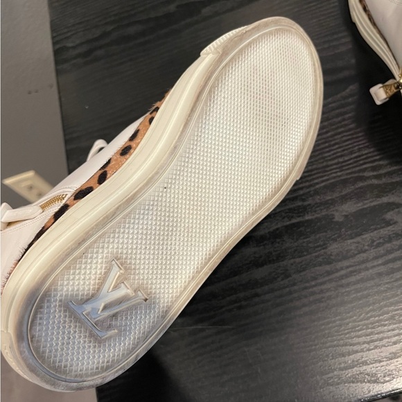 Louis Vuitton LV Unisex Stellar Sneaker Boot in Soft white Calfskin Leather - Picture 4 of 4